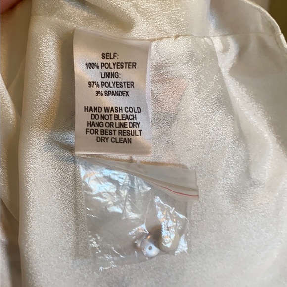 Lulu’s white floral mini dress - Picture 4 of 4